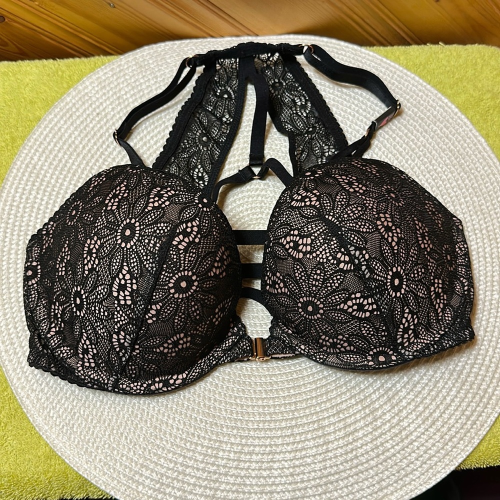 Victoria’s Secret Very Sexy Front Closure Daisy Lace Push Up Bra